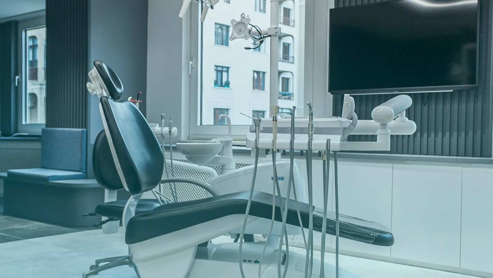 Dental treatment chair inside the Dentavivo clinic in Istanbul