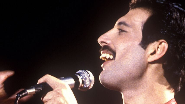 Freddie Mercury singing. Freddie Mercury teeth